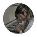 Possui graduação em Ciências Biológicas pela Universidade Federal dos Vales do Jequitinhonha e Mucuri - Campus JK (2011). Possui mestrado em Produção Vegetal pela Universidade Federal dos Vales do Jequitinhonha e Mucuri (UFVJM) em 2014, na linha de pesquisa de Manejo Sustentável de Plantas Daninhas, com ênfase em Ecotoxicologia. Tem experiência na área de Fisiologia, com ênfase em Ecofisiologia vegetal, Ecotoxicologia de insetos aquáticos e em microbiologia. Atualmente é técnica de laboratório na Universidade Federal de São João del Rei, atuando também em pesquisas na área de Microbiologia Ambiental juntamente com Cultura de Tecidos de Plantas.Paralelamente, está concluindo a segunda graduação em Direito pela Unifemm (previsão: 02/2025) e já se encontra aprovada no 43 Exame da OAB, apta a integrar os conhecimentos científicos e jurídicos em sua atuação profissional.